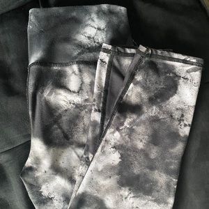 EVCR Capri Leggings in Smoky Gray Camo